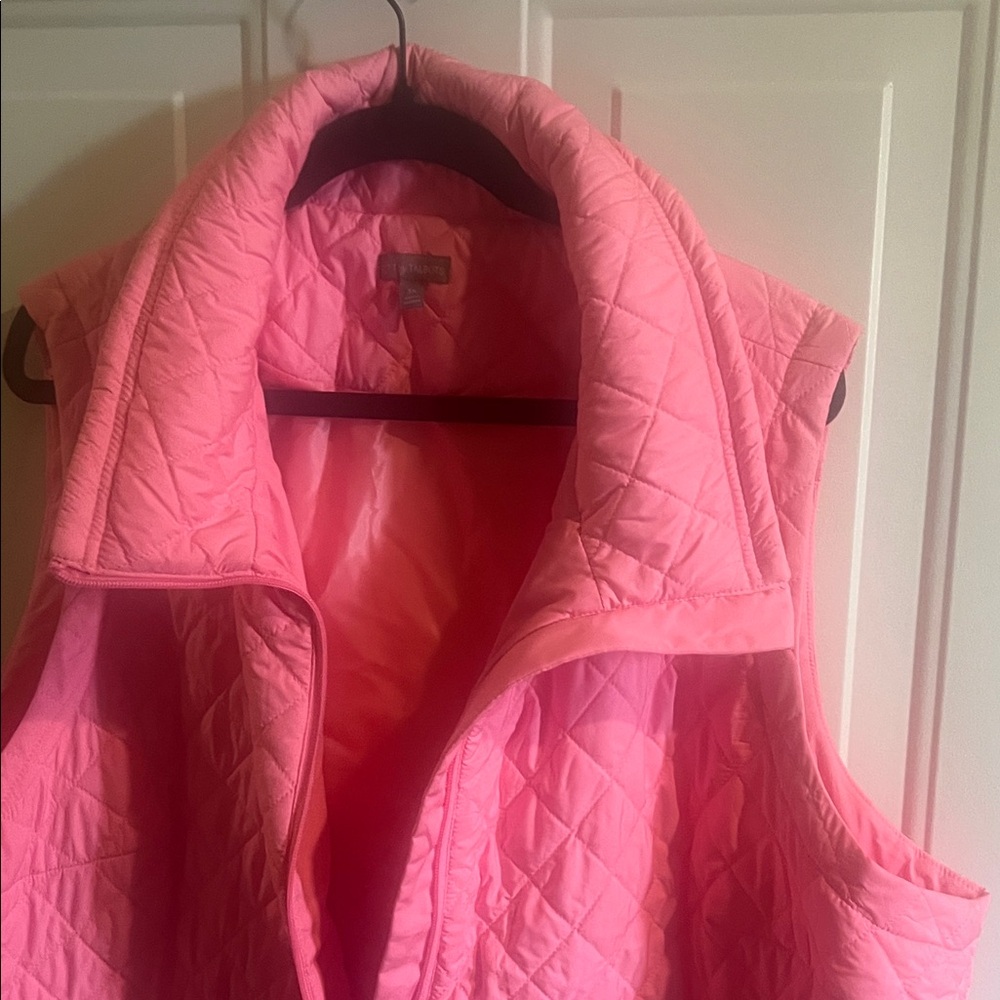❄️Coat Sale❄️ T by Talbots Pink Quilted Vest. - Picture 4 of 5